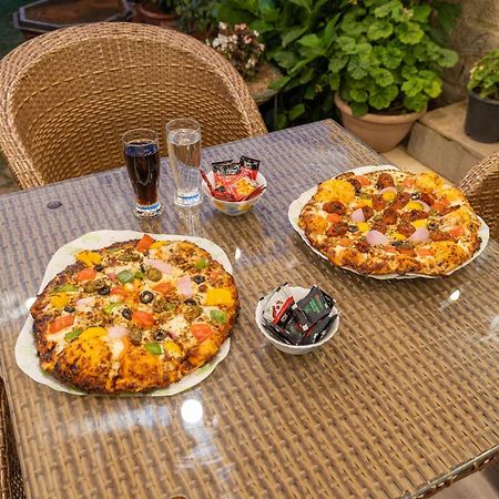 Stayvista At Floradale W Jacuzzi & Wood-Fire Pizza Kasauli Exterior photo