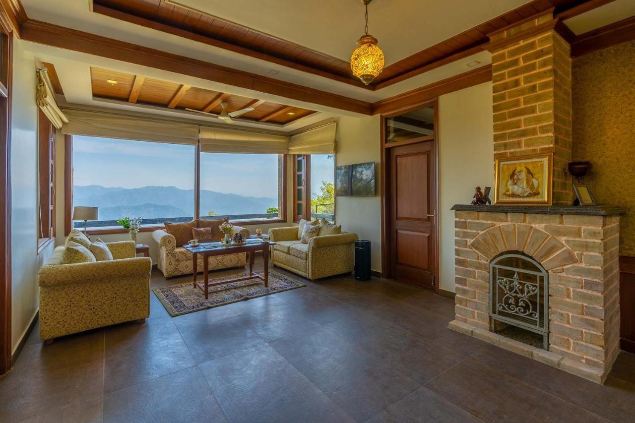 Stayvista At Floradale W Jacuzzi & Wood-Fire Pizza Kasauli Exterior photo