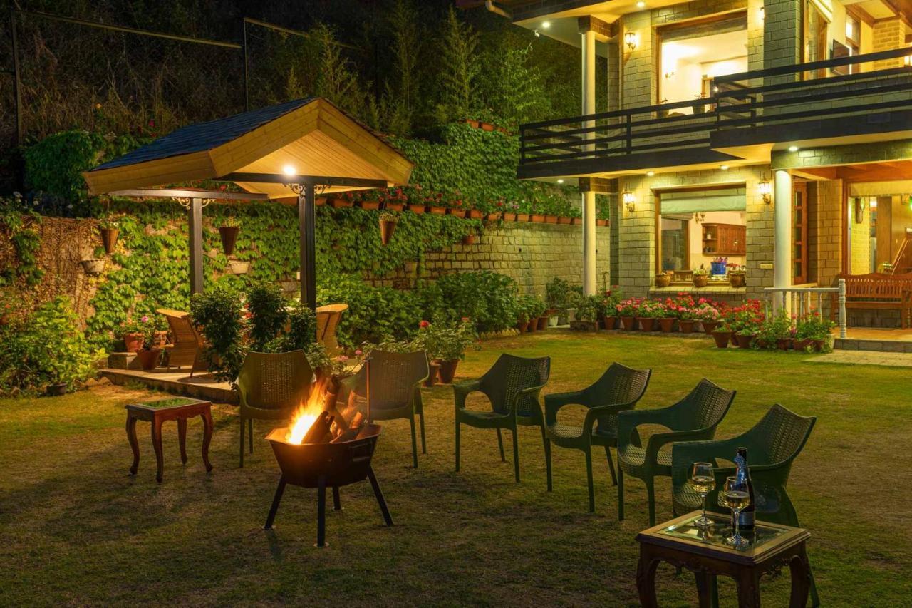 Stayvista At Floradale W Jacuzzi & Wood-Fire Pizza Kasauli Exterior photo