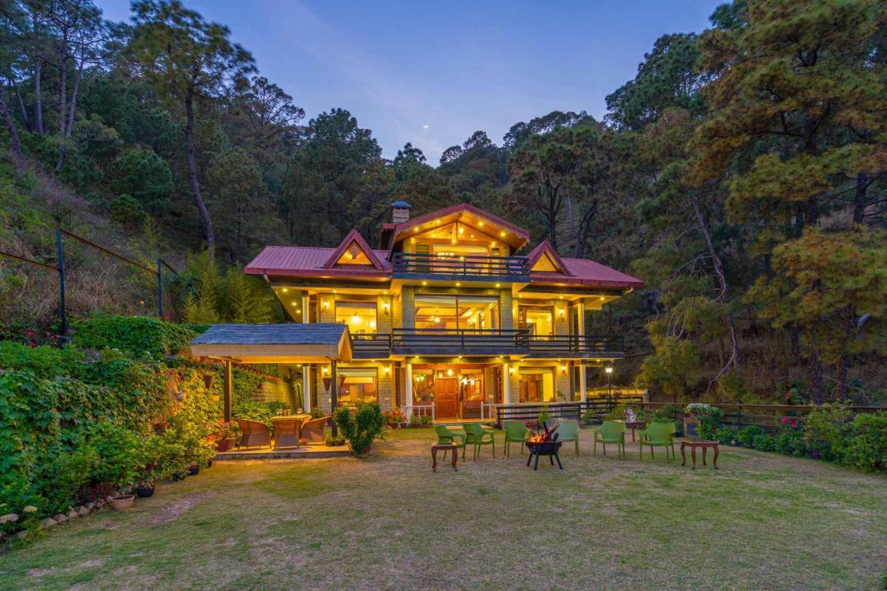 Stayvista At Floradale W Jacuzzi & Wood-Fire Pizza Kasauli Exterior photo