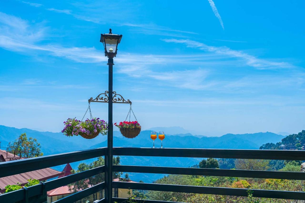 Stayvista At Floradale W Jacuzzi & Wood-Fire Pizza Kasauli Exterior photo