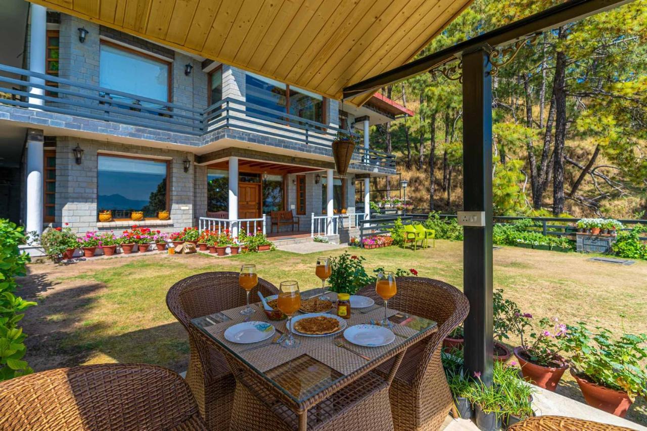 Stayvista At Floradale W Jacuzzi & Wood-Fire Pizza Kasauli Exterior photo