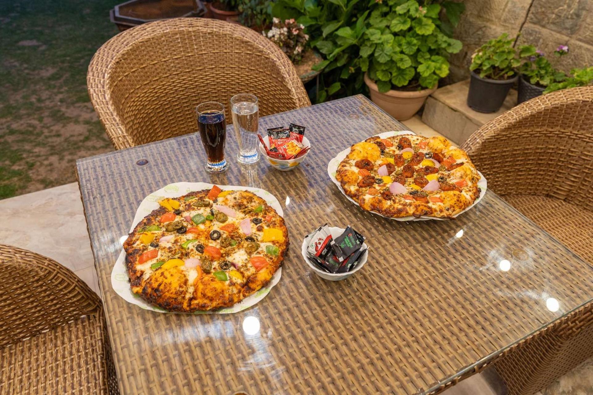 Stayvista At Floradale W Jacuzzi & Wood-Fire Pizza Kasauli Exterior photo
